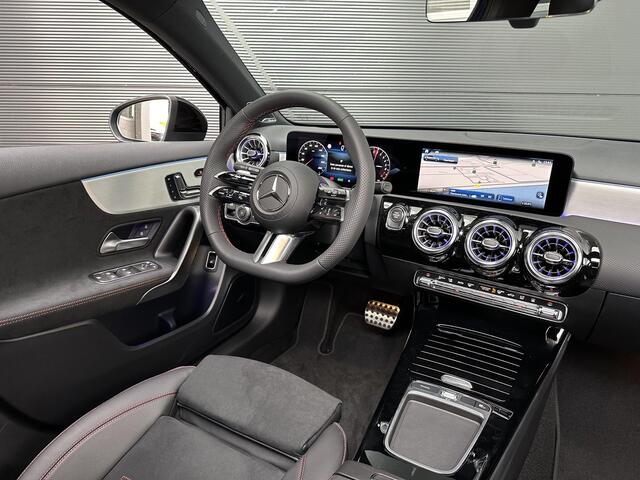 Mercedes-Benz A-KLASSE 250 e AMG | Panoramadak | Nightpakket | Burmester |