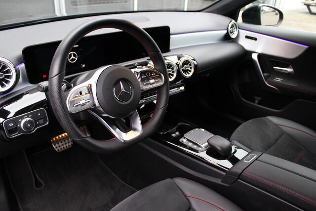 Mercedes-Benz A-KLASSE 180 Business Solution AMG | Cruise | Stoelver | Trekhaak |