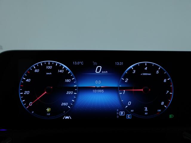 Mercedes-Benz A-KLASSE 200 AMG | Panoramadak | Keyless Go | Sfeerverlichting | Parkeerpakket met Camera | LED | Stoelverwarming | Inclusief 12 Maanden Garantie