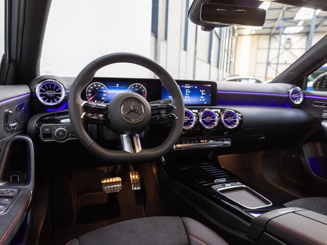 Mercedes-Benz A-KLASSE Limousine 200 AMG Line Panorama dak