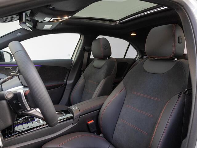Mercedes-Benz A-KLASSE Limousine 200 AMG Line Panorama dak