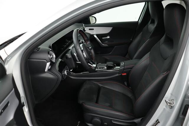 Mercedes-Benz A-KLASSE 250e AMG Night | Stoelverwarming | Carplay | Widescreen | Sfeerverlichting | Camera | Leder/Alcantara | Navigatie | Full LED