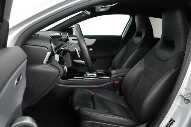 Mercedes-Benz A-KLASSE 250e AMG Night | Stoelverwarming | Carplay | Widescreen | Sfeerverlichting | Camera | Leder/Alcantara | Navigatie | Full LED