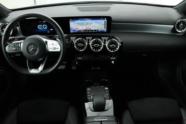 Mercedes-Benz A-KLASSE 250e AMG Night | Stoelverwarming | Carplay | Widescreen | Sfeerverlichting | Camera | Leder/Alcantara | Navigatie | Full LED