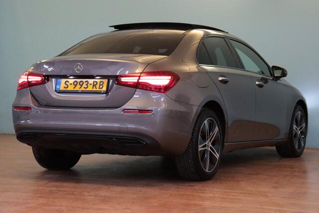 Mercedes-Benz A-KLASSE 250 e Luxury Line | NAVI | CAMERA + PDC | SCHUIF/KANTELDAK | ADAP CRUISE | AMBIENT LIGHTING |