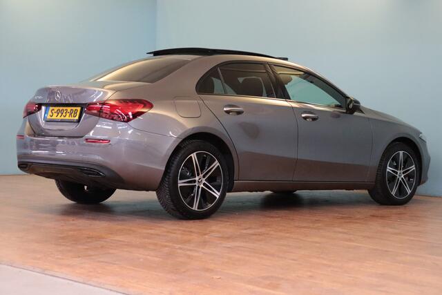 Mercedes-Benz A-KLASSE 250 e Luxury Line | NAVI | CAMERA + PDC | SCHUIF/KANTELDAK | ADAP CRUISE | AMBIENT LIGHTING |