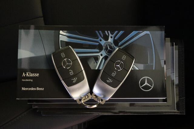 Mercedes-Benz A-KLASSE 250 e Luxury Line | NAVI | CAMERA + PDC | SCHUIF/KANTELDAK | ADAP CRUISE | AMBIENT LIGHTING |