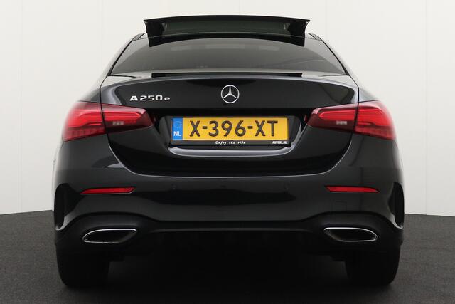 Mercedes-Benz A-KLASSE 250e AMG Pano-dak Adapt. Cruise 19' LMV Dodehoek