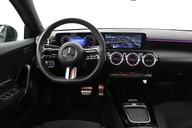 Mercedes-Benz A-KLASSE 250e AMG Pano-dak Adapt. Cruise 19' LMV Dodehoek