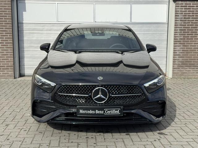 Mercedes-Benz A-KLASSE Limousine 250 e Star Edition AMG Line | Night Pakket | Panoramadak | Dodehoekassistent | MULTIBEAM LED koplampen | Stoelverwarming | Sfeerverlichting | Achteruitrijcamera | Parkeersensoren | Showmodel
