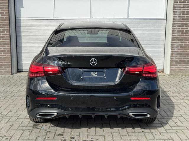 Mercedes-Benz A-KLASSE Limousine 250 e Star Edition AMG Line | Night Pakket | Panoramadak | Dodehoekassistent | MULTIBEAM LED koplampen | Stoelverwarming | Sfeerverlichting | Achteruitrijcamera | Parkeersensoren | Showmodel