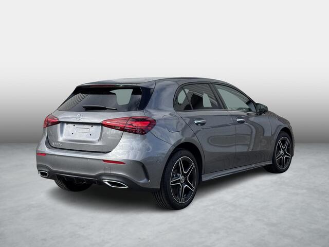 Mercedes-Benz A-KLASSE 250 e Star Edition AMG Line | Night Pakket | Panoramadak | MULTIBEAM LED koplampen | Dodehoekassistent | Sfeerverlichting | Stoelverwarming | Elektrisch inklapbare buitenspiegels | Achteruitrijcamera | Showmodel