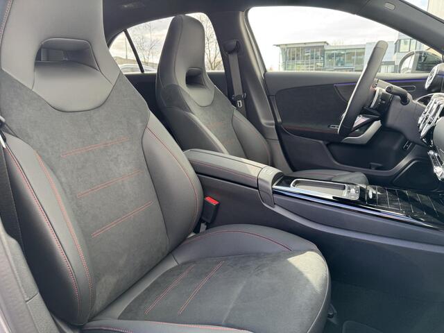 Mercedes-Benz A-KLASSE 250 e Star Edition AMG Line | Night Pakket | Panoramadak | MULTIBEAM LED koplampen | Dodehoekassistent | Sfeerverlichting | Stoelverwarming | Elektrisch inklapbare buitenspiegels | Achteruitrijcamera | Showmodel