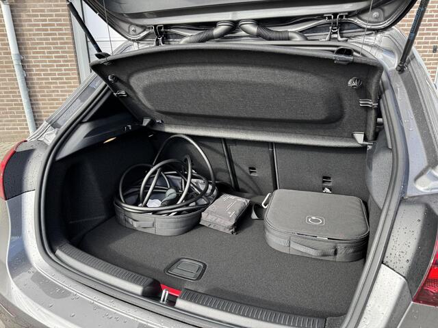 Mercedes-Benz A-KLASSE 250 e Star Edition AMG Line | Night Pakket | Panoramadak | MULTIBEAM LED koplampen | Dodehoekassistent | Sfeerverlichting | Stoelverwarming | Elektrisch inklapbare buitenspiegels | Achteruitrijcamera | Showmodel