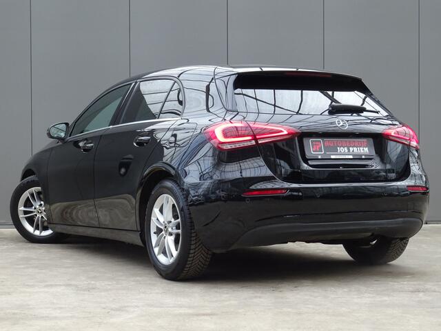 Mercedes-Benz A-KLASSE 180 Premium * LEER * GR NAVI * CAMERA !!
