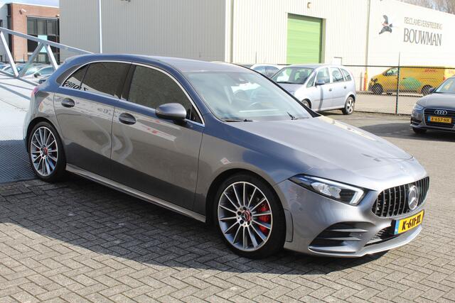 Mercedes-Benz A-KLASSE 200 Launch Edition Premium Plus AUTOMAAT/Navigatie/Climate control/Cruise control/Apple carplay/Achteruitrijcamera/Parkeersensoren/Lane assist/Sportstoelen/Lichtmetalen velgen/LED koplampen.