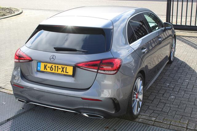 Mercedes-Benz A-KLASSE 200 Launch Edition Premium Plus AUTOMAAT/Navigatie/Climate control/Cruise control/Apple carplay/Achteruitrijcamera/Parkeersensoren/Lane assist/Sportstoelen/Lichtmetalen velgen/LED koplampen.