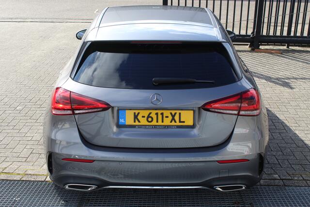 Mercedes-Benz A-KLASSE 200 Launch Edition Premium Plus AUTOMAAT/Navigatie/Climate control/Cruise control/Apple carplay/Achteruitrijcamera/Parkeersensoren/Lane assist/Sportstoelen/Lichtmetalen velgen/LED koplampen.