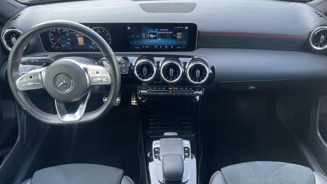 Mercedes-Benz A-KLASSE 220 Launch Edition AMG -Line | Camera Achter | PDC | Dab | NAVI | Trekhaak! |