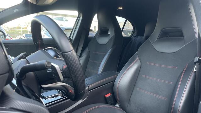 Mercedes-Benz A-KLASSE 220 Launch Edition AMG -Line | Camera Achter | PDC | Dab | NAVI | Trekhaak! |