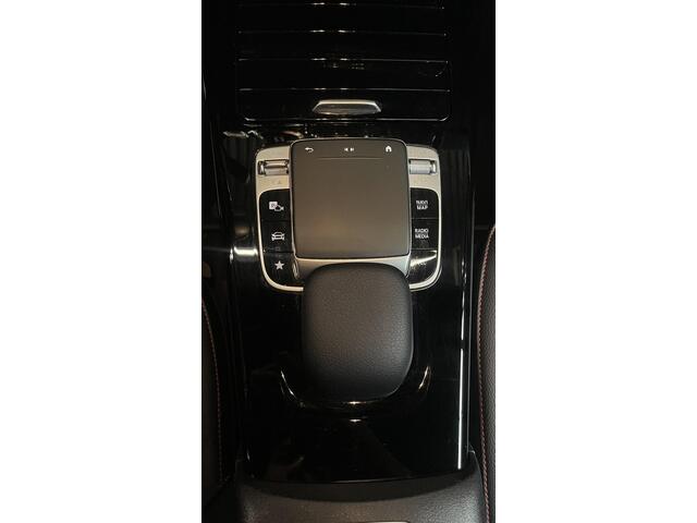Mercedes-Benz A-KLASSE 220 Launch Edition AMG -Line | Camera Achter | PDC | Dab | NAVI | Trekhaak! |