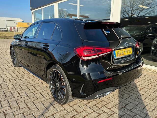 Mercedes-Benz A-KLASSE 250 e AMG Blackpack | Camera