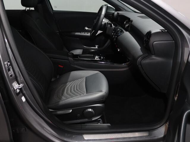 Mercedes-Benz A-KLASSE 180 Star Edition Stoelverwarming | Widescreen cockpit | LED verlichting | Navi