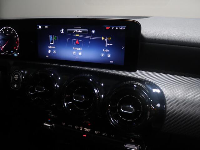 Mercedes-Benz A-KLASSE 180 Star Edition Stoelverwarming | Widescreen cockpit | LED verlichting | Navi