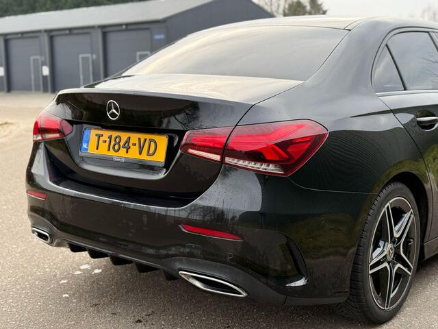 Mercedes-Benz A-KLASSE 180 d AMG pakket AUT LEER