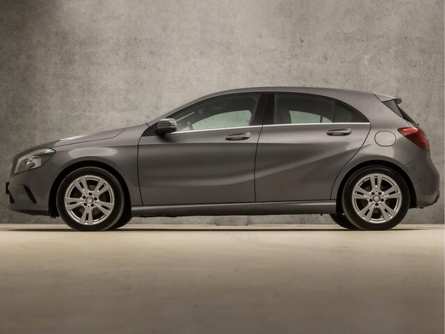 Mercedes-Benz A-KLASSE 200 Sport 157Pk Automaat (NAVIGATIE, CAMERA, LEDER, STOELVERWARMING, SPORTSTOELEN, PARKEERSENSOREN, CRUISE, ZWART HEMEL, NIEUWE APK, NIEUWSTAAT)