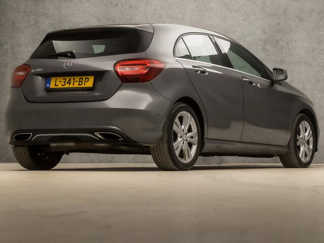 Mercedes-Benz A-KLASSE 200 Sport 157Pk Automaat (NAVIGATIE, CAMERA, LEDER, STOELVERWARMING, SPORTSTOELEN, PARKEERSENSOREN, CRUISE, ZWART HEMEL, NIEUWE APK, NIEUWSTAAT)