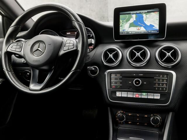 Mercedes-Benz A-KLASSE 200 Sport 157Pk Automaat (NAVIGATIE, CAMERA, LEDER, STOELVERWARMING, SPORTSTOELEN, PARKEERSENSOREN, CRUISE, ZWART HEMEL, NIEUWE APK, NIEUWSTAAT)