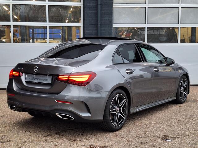 Mercedes-Benz A-KLASSE Limousine 180 Star Edition AMG Line | Night Pakket | Winter Pakket | Panoramadak | Dodehoekassistent | MULTIBEAM LED koplampen | Stoelverwarming | Stuurverwarming | Sfeerverlichting | Achteruitrijcamera | Showmodel