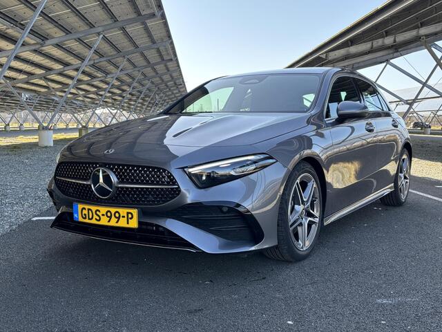 Mercedes-Benz A-KLASSE 180 AMG Line | Panoramadak | Multibeam LED | Sfeervelichting | Stoelverwarming | Parkeercamera |