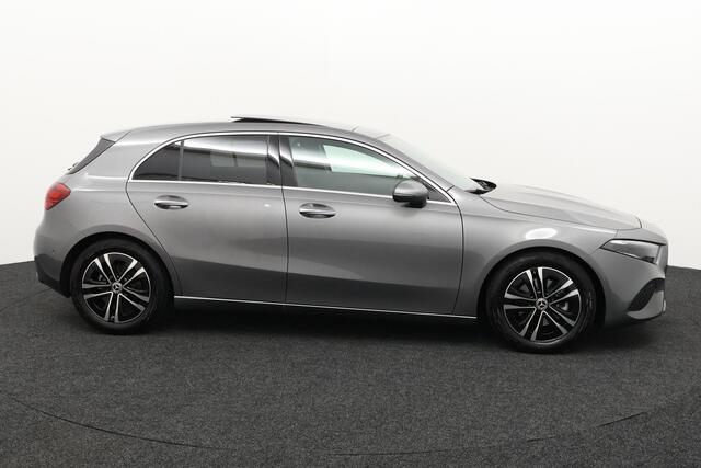 Mercedes-Benz A-KLASSE 180 Star Edition | Panoramadak | Apple CarPlay | Android Auto | Sfeerverlichting | Stoelverwarming | Achteruitrijcamera | Parkeersensoren | Elektrisch Inklapbare Buitenspiegels