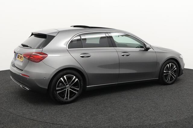 Mercedes-Benz A-KLASSE 180 Star Edition | Panoramadak | Apple CarPlay | Android Auto | Sfeerverlichting | Stoelverwarming | Achteruitrijcamera | Parkeersensoren | Elektrisch Inklapbare Buitenspiegels