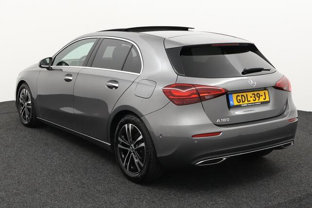 Mercedes-Benz A-KLASSE 180 Star Edition | Panoramadak | Apple CarPlay | Android Auto | Sfeerverlichting | Stoelverwarming | Achteruitrijcamera | Parkeersensoren | Elektrisch Inklapbare Buitenspiegels
