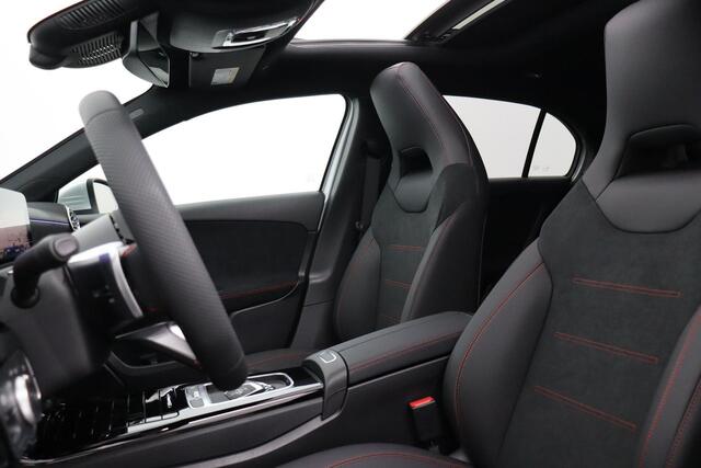 Mercedes-Benz A-KLASSE 250 e AMG | Panoramadak | Mercedes-Benz A 250 e AMG Line | Panoramadak | Dodehoekassistent | Privacy Glas Achter | Sfeerverlichting | Stoelverwarming | Parkeersensoren | Achteruitrijcamera | Elektrisch Inklapbare Buitenspiegels | Showmodel