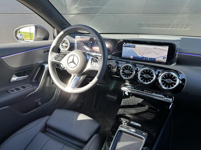 Mercedes-Benz A-KLASSE 180 | Widescreen MBUX | Achteruitrijcamera | Stoelverwarming | Sfeerverlichting