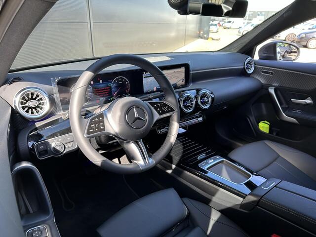 Mercedes-Benz A-KLASSE 180 | Widescreen MBUX | Achteruitrijcamera | Stoelverwarming | Sfeerverlichting