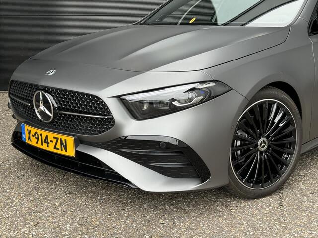 Mercedes-Benz A-KLASSE 180 | Panoramadak | AMG Line Mercedes-Benz A-klasse 180 AMG Line | Premium PLUS | Nightpakket | Panoramadak | Distronic | Achteruitrijcamera | Memorystoelen Verwarmd | Sfeerverlichting | Burmester | Apple & Android Carplay | Multispaaks | Trekhaak
