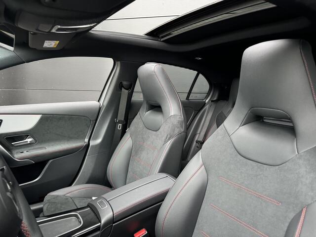 Mercedes-Benz A-KLASSE 180 | Panoramadak | AMG Line Mercedes-Benz A-klasse 180 AMG Line | Premium PLUS | Nightpakket | Panoramadak | Distronic | Achteruitrijcamera | Memorystoelen Verwarmd | Sfeerverlichting | Burmester | Apple & Android Carplay | Multispaaks | Trekhaak