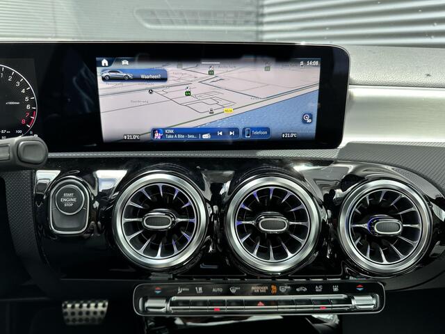 Mercedes-Benz A-KLASSE 250 e AMG Line | Premium | Nightpakket | Panoramadak | Achteruitrijcamera | Stoelverwarming | Multibeam LED | Sfeerverlichting