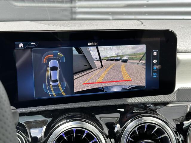 Mercedes-Benz A-KLASSE 250 e AMG Line | Premium | Nightpakket | Panoramadak | Achteruitrijcamera | Stoelverwarming | Multibeam LED | Sfeerverlichting