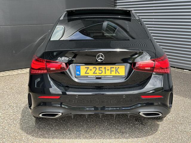 Mercedes-Benz A-KLASSE 250 e AMG Line | Premium | Nightpakket | Panoramadak | Achteruitrijcamera | Stoelverwarming | Multibeam LED | Sfeerverlichting