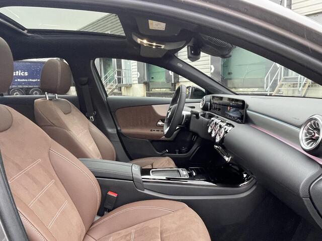 Mercedes-Benz A-KLASSE Limousine 180 Star Edition AMG Line | Night Pakket | Winter Pakket | 19 inch Multispaaks AMG Velgen | Panoramadak | Dodehoekassistent | MULTIBEAM LED koplampen | Stoelverwarming | Stuurverwarming | Sfeerverlichting | Achteruitrijcamera | Showmodel