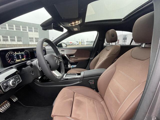 Mercedes-Benz A-KLASSE Limousine 180 Star Edition AMG Line | Night Pakket | Winter Pakket | 19 inch Multispaaks AMG Velgen | Panoramadak | Dodehoekassistent | MULTIBEAM LED koplampen | Stoelverwarming | Stuurverwarming | Sfeerverlichting | Achteruitrijcamera | Showmodel