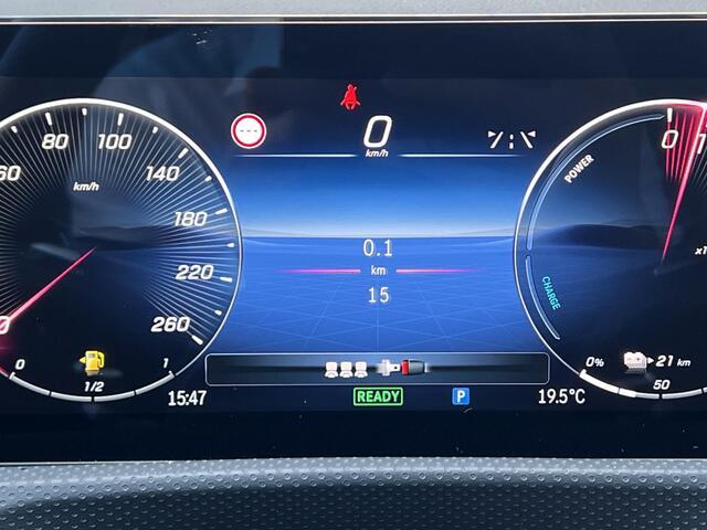Mercedes-Benz A-KLASSE 250 e AMG Line | Premium Pakket | Night Pakket | Panoramadak | Dodehoekassistent | Advanced Sound System | Sfeerverlichting | Stoelverwarming | Achteruitrijcamera | Parkeersensoren | Elektrisch Inklapbare Buitenspiegels | Showmodel
