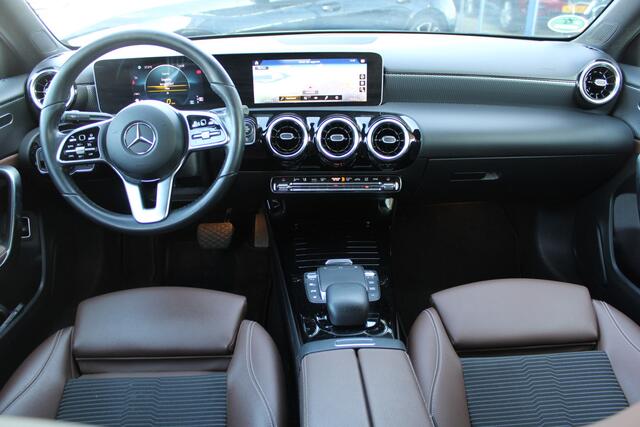 Mercedes-Benz A-KLASSE 200 AUT7 Business Solution Luxury CAMERA NAVI TREKHAAK <<43.366KM>>