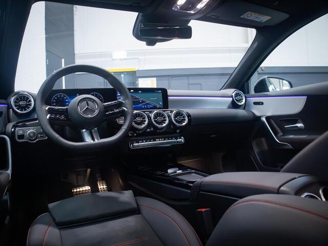 Mercedes-Benz A-KLASSE 180 Star Edition AMG Line Panorama dak